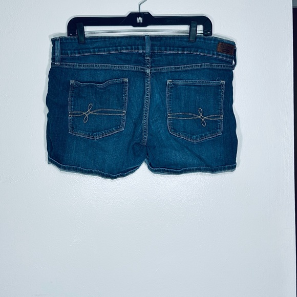 Women’s Levi Denizen Jean Shorts - Picture 2 of 3